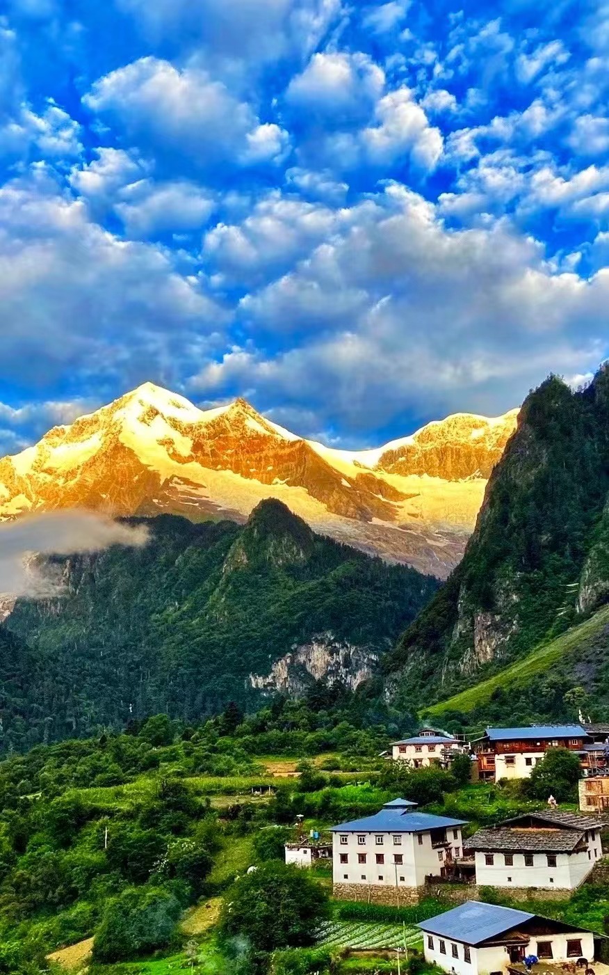 跟著麗江小編一起游云南：走進(jìn)雨崩，徒步探尋云南深藏的絕美天堂！